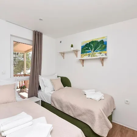 Premium-mobilheim Mit 2 Schlafzimmern Auf Dem Apartmán