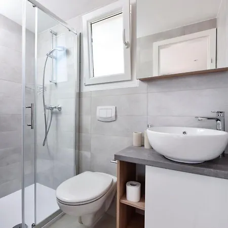Premium-mobilheim Mit 2 Schlafzimmern Auf Dem Apartmán *